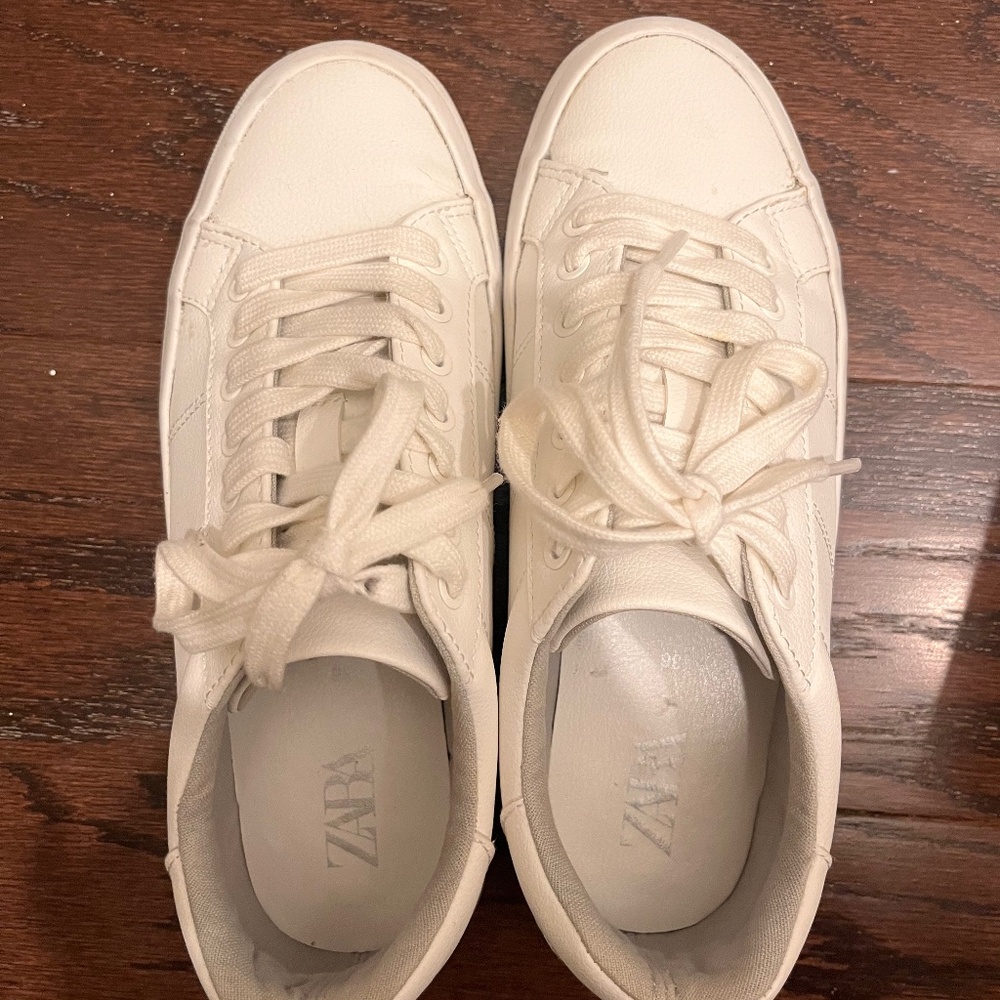 Zara trainer